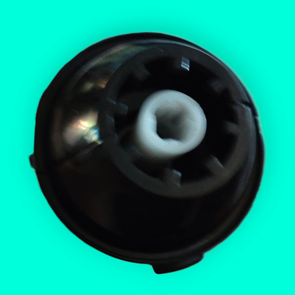 2 CUISINART Handheld Mixers - Picture 8 of 9